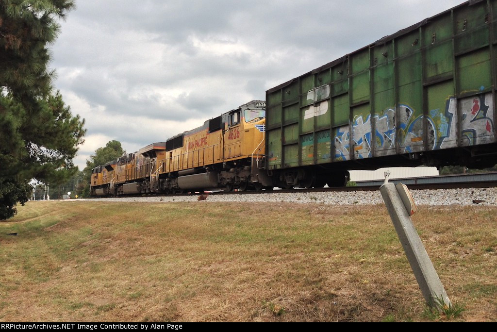 UP 8694, 8108 and 4626 wait for green